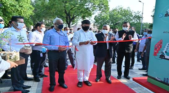 Power Minister inaugurates public EV charging plaza in Delhi