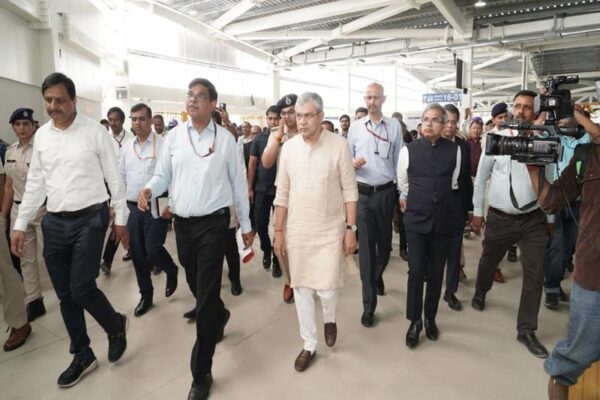 Vaishnaw inspects Yatri Suvidha Kendra at NDLS Yatri Suvidha Kendra ND Railway Station